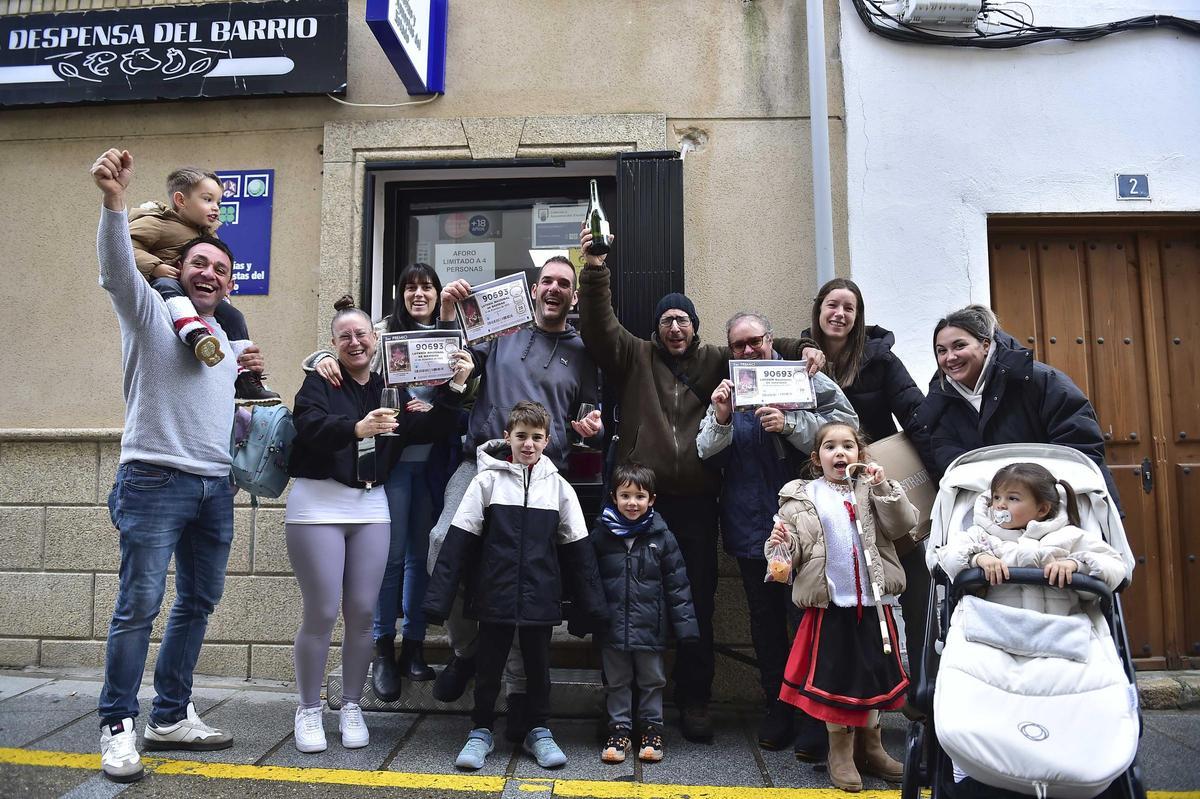 La Despensa del Barrio, en Jerte, reparte nueve décimos del tercer premio de la Lotería de Navidad, el número 90.693.