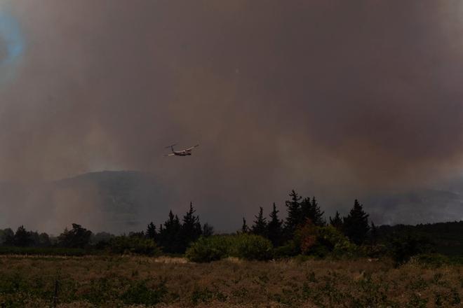 Cientos de evacuados por tres incendios forestales en el sur de Francia