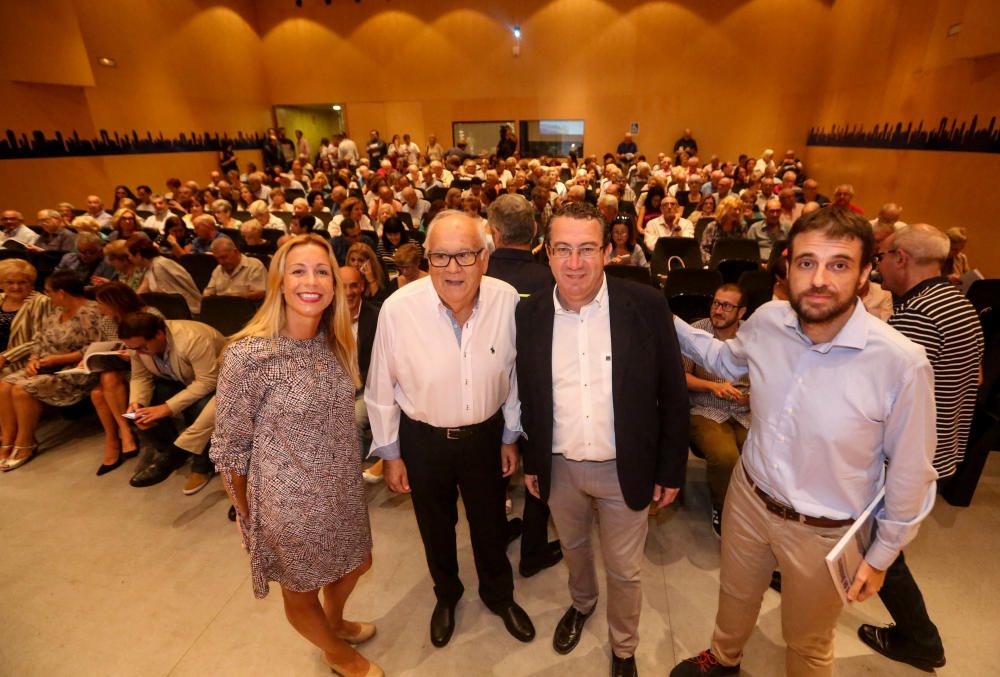 La presentación de la publicación histórica del periodista Vicente Fuster, de 200 páginas, reúne a más de 300 personas