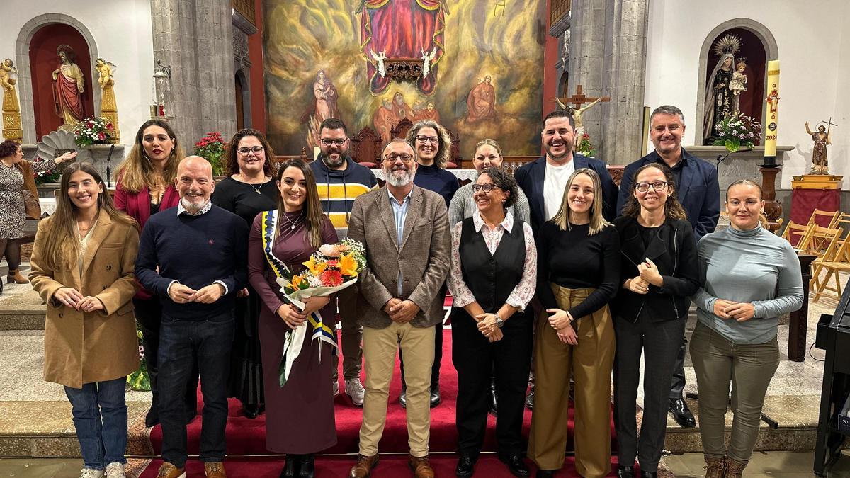 Foto de familia tras el pregón.