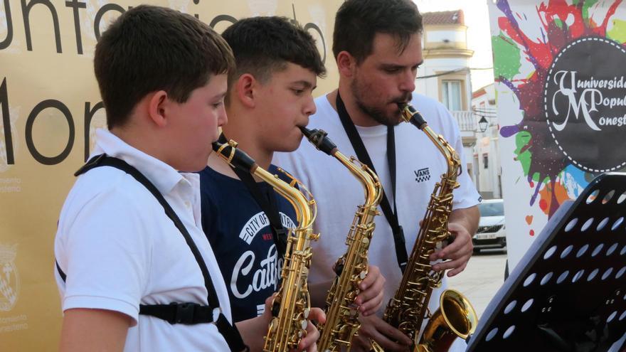 La Escuela de Música de Monesterio saca a su alumnado a la Plaza del Pueblo