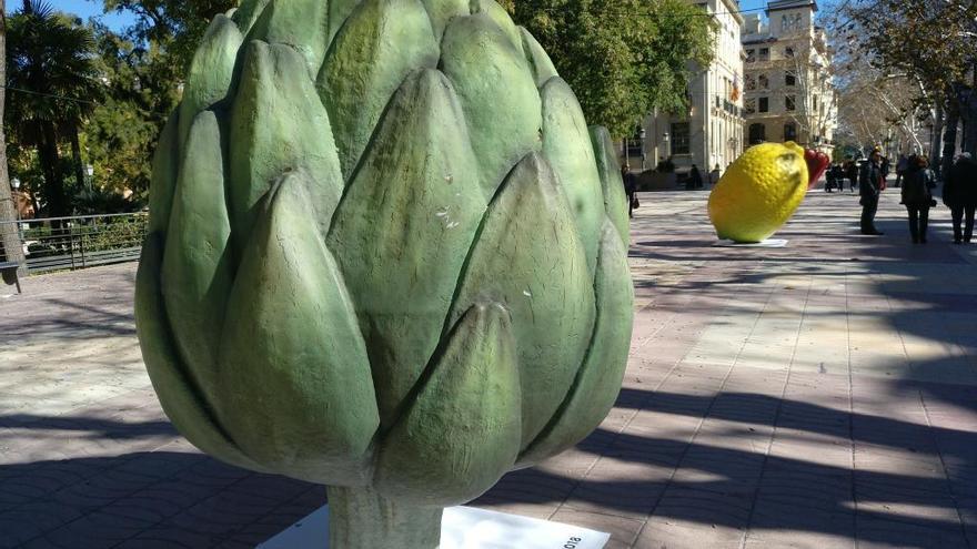 Hortalizas gigantes en la Albereda para promocionar el III FirAll en Xàtiva