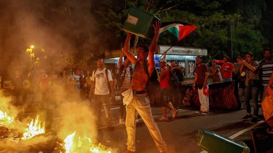 Manifestantes en favor de Rousseff el lunes por la noche en São Paulo.