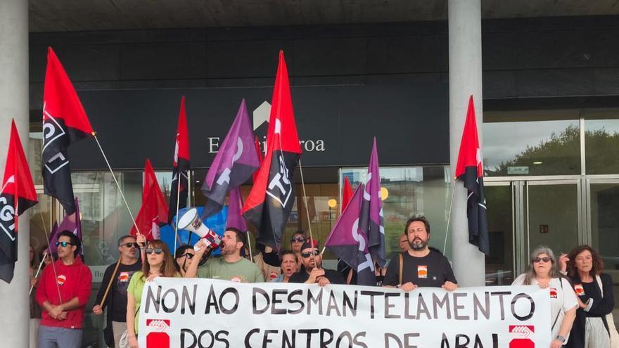 La CGT protesta contra el desmantelamiento de Abai: 600 empleos menos en A Coruña
