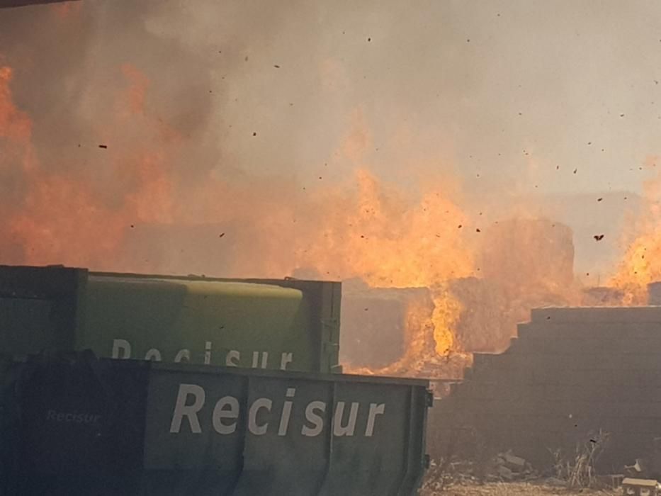 Incendio en el polígono Villa Rosa de Málaga