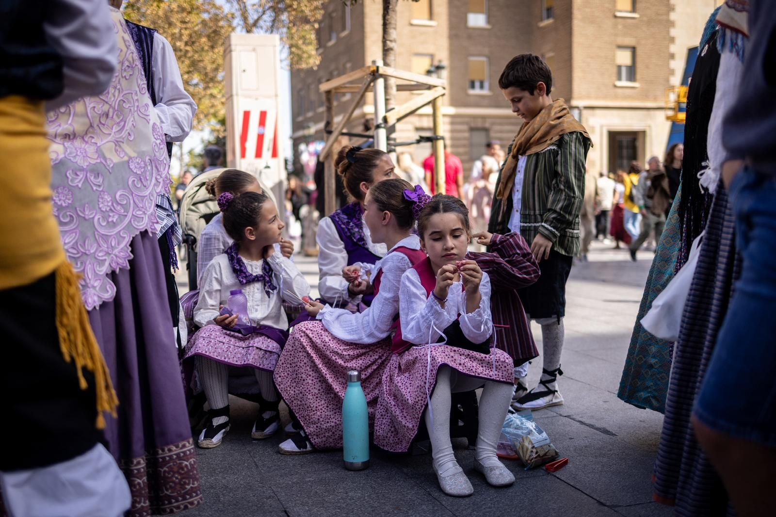 En imágenes | Zaragoza vive su día grande con la Ofrenda de Flores a la Virgen del Pilar