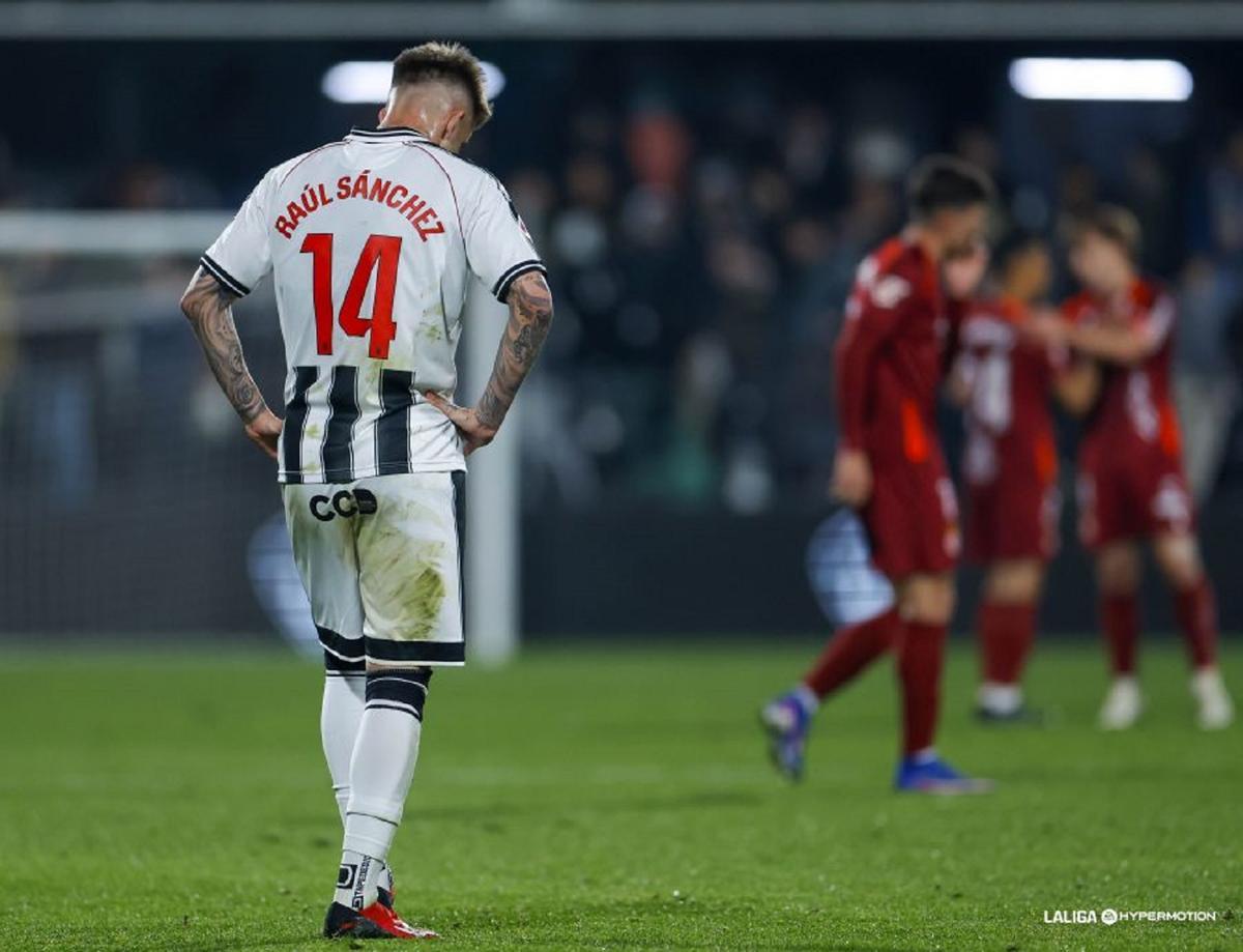 El Castellón empató en los últimos minutos frente a la Cultural Leonesa.