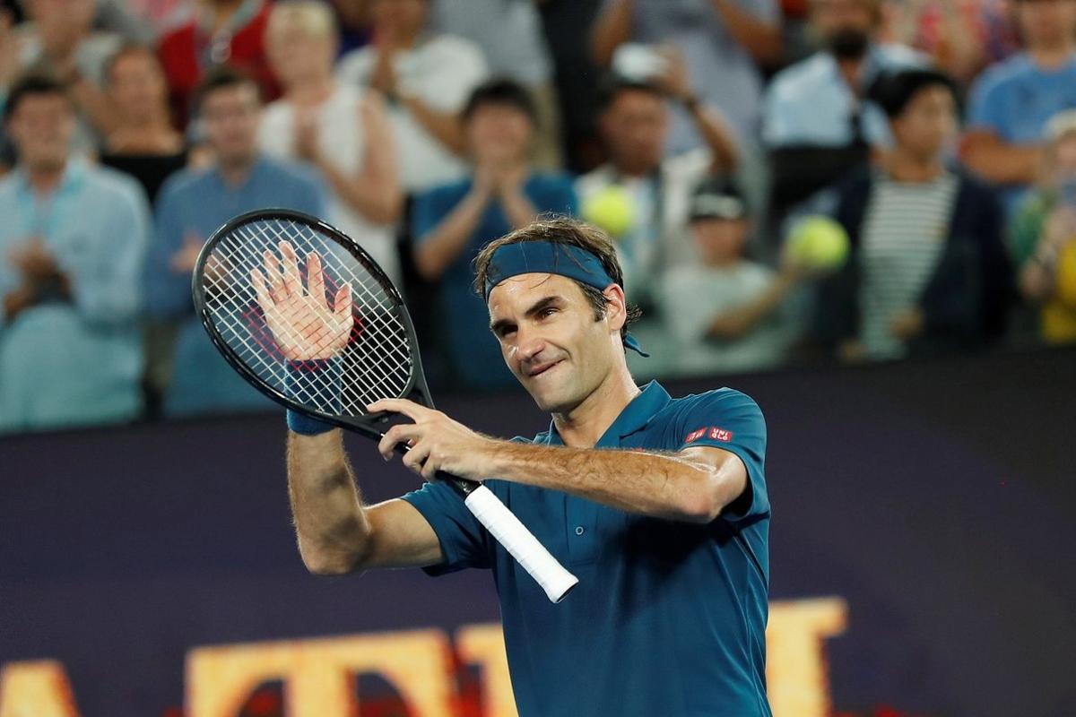 EPA7109  MELBOURNE  AUSTRALIA   18 01 2019 - Roger Federer de Suiza celebra su victoria ante Taylor Fritz de los Estados Unidos este viernes  durante la tercera ronda del Abierto de Australia 2019  en Melbourne  Australia   EFE  Ritchie Tongo