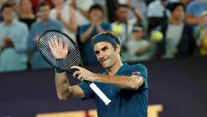 EPA7109  MELBOURNE  AUSTRALIA   18 01 2019 - Roger Federer de Suiza celebra su victoria ante Taylor Fritz de los Estados Unidos este viernes  durante la tercera ronda del Abierto de Australia 2019  en Melbourne  Australia   EFE  Ritchie Tongo