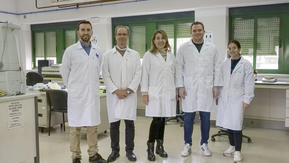 Investigadores deL ceiA3 en laboratorio Rabanales UCO