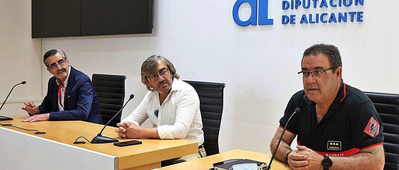 El secretario autonómico José María Ángel, el diputado Javier Sendra y el inspector José Rubio.