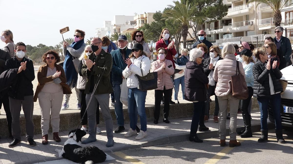 Nueva concentración contra las casetas en el Moll de Pollença