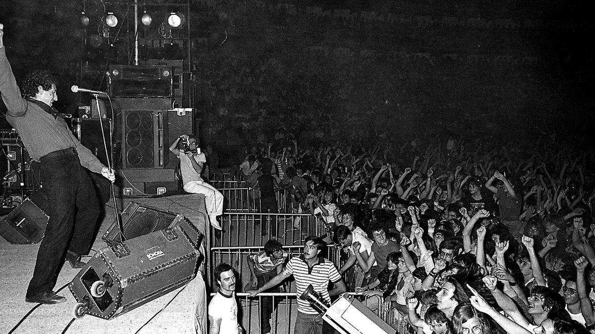 Miguel Ríos, durante su gira 'Rock and Ríos', en la plaza de toros, 1982