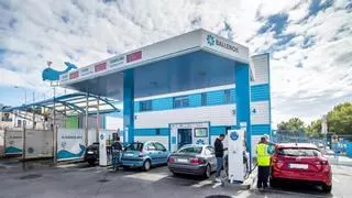 Las gasolineras ‘low cost’ denuncian a Hacienda un fraude de 1.000 millones en la venta de combustibles