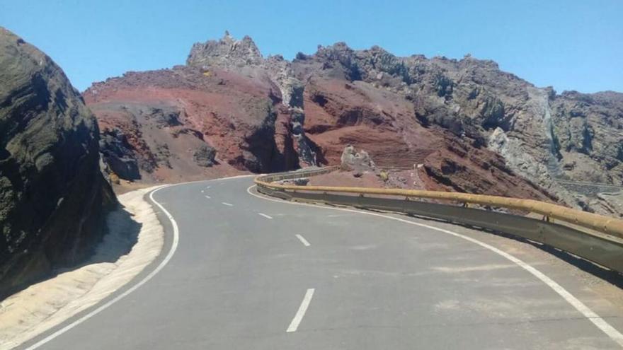 Un tramo de la carretera al Roque de los Muchachos.