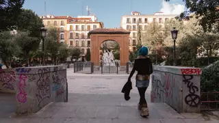 "Malasaña huele a pis y a abandono": los vecinos se plantan frente a Almeida por la limpieza y la seguridad del barrio