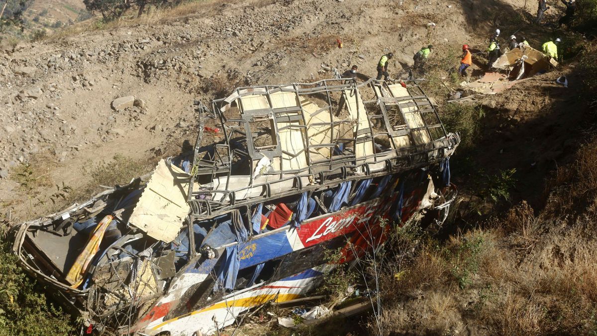 Imagen de archivo de un accidente de autobús, que cayó por un barranco.