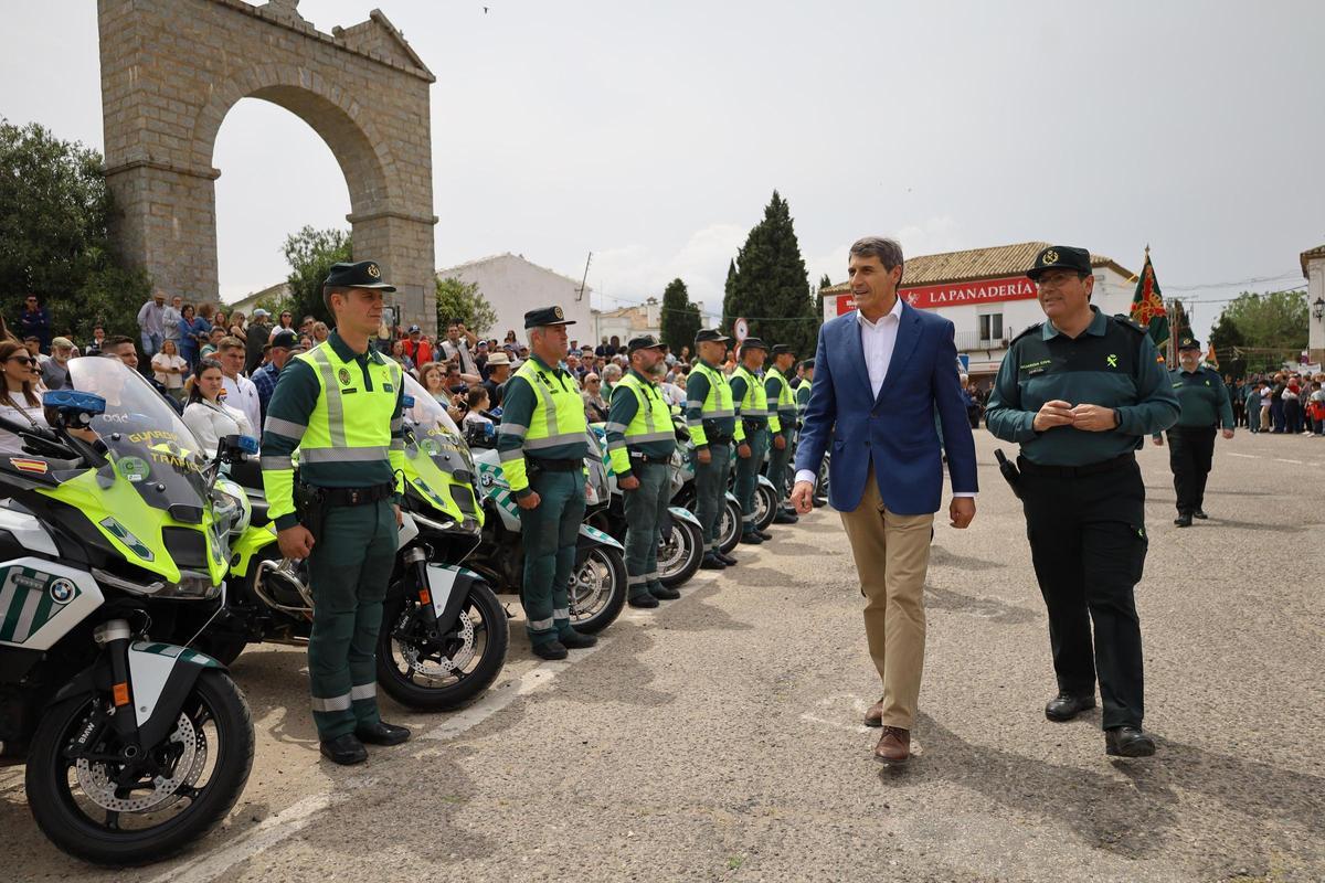 Pedro Fernández visita el dispositivo de seguridad desplegado para la romería de la Virgen de la Cabeza