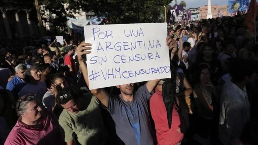 Protestas en Argentina por el despido del popular periodista que cantó el gol de Maradona en el Mundial del 86