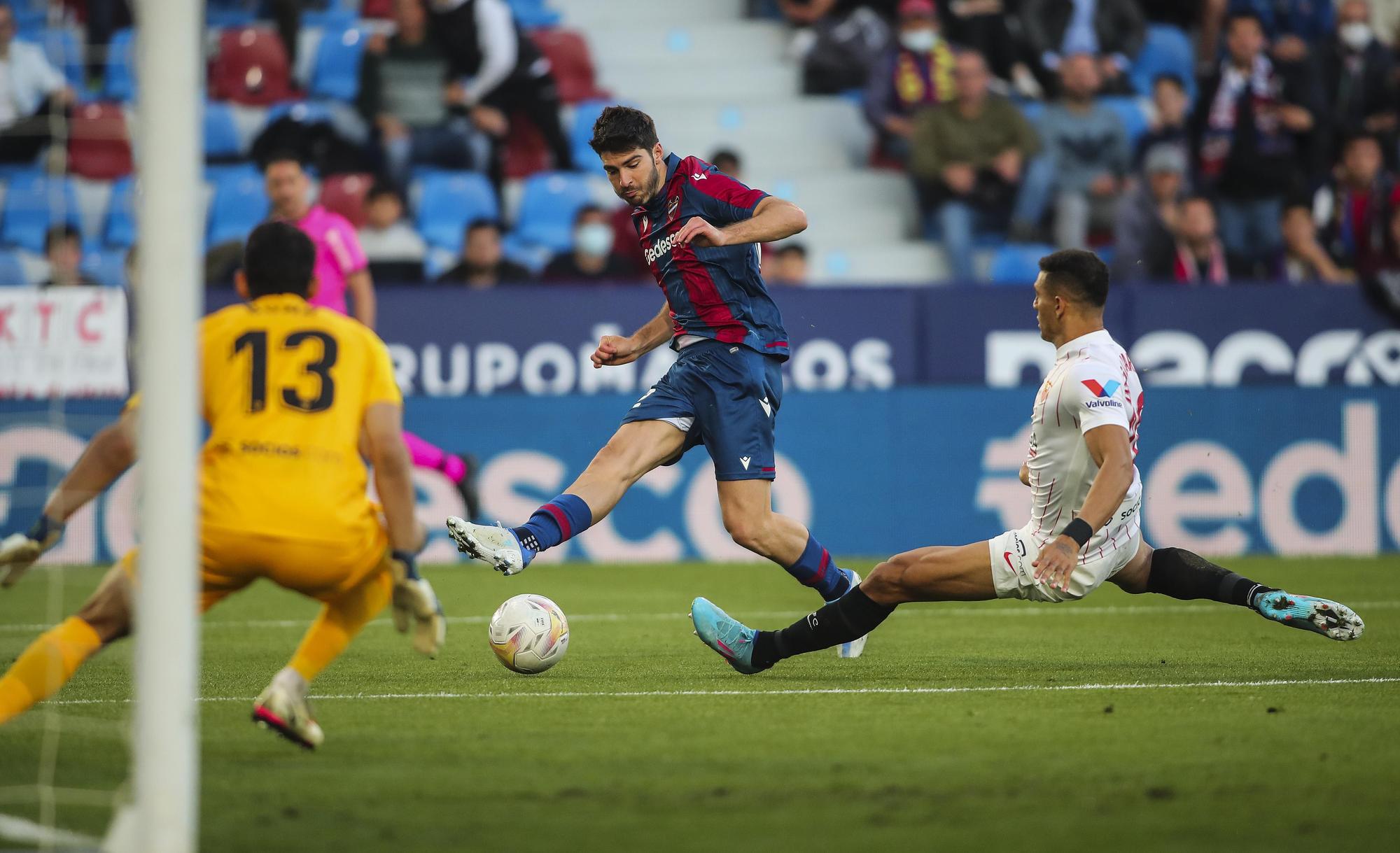 Las imágenes del partido entre el Levante UD y el Sevilla