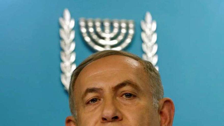 Netanyahu, ayer, en un discurso desde su despacho oficial. // Reuters