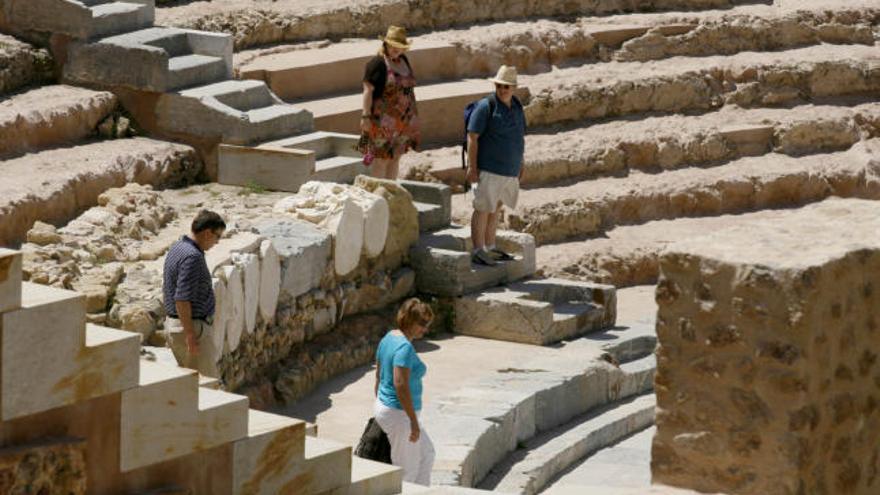 Turistas durante una visita al conjunto arquitectónico.