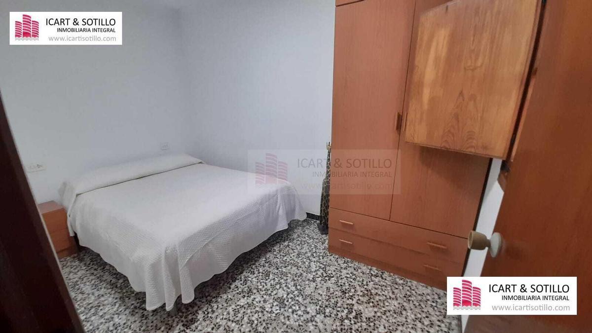 Galería de imágenes: Casa con piscina en venta en Vinaròs: una propiedad urbana con gran parcela y descuento de 15.000 euros