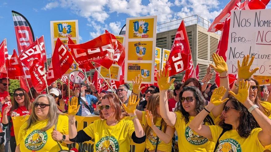 Video | "No somos guarderías": los trabajadores de Infantil se plantan en Extremadura para exigir menos ratios por quinto año