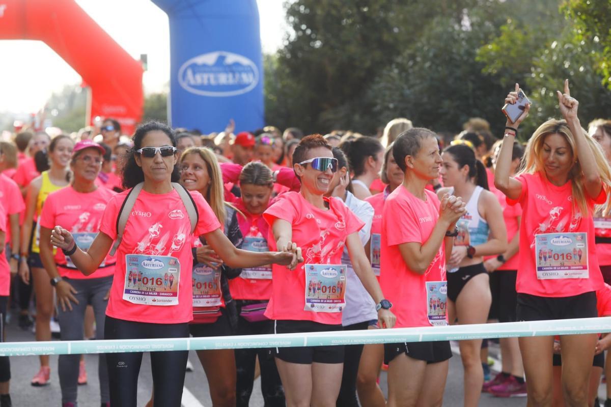 En imágenes | La Carrera de la Mujer llena de rosa el centro de Zaragoza