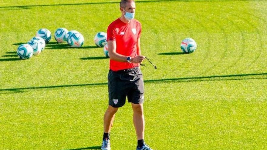 Gaizka Garitano, en el entrenamiento del Athletic en Lezama.