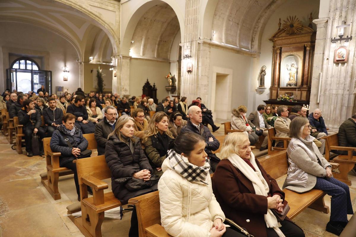 Asistentes al funeral.