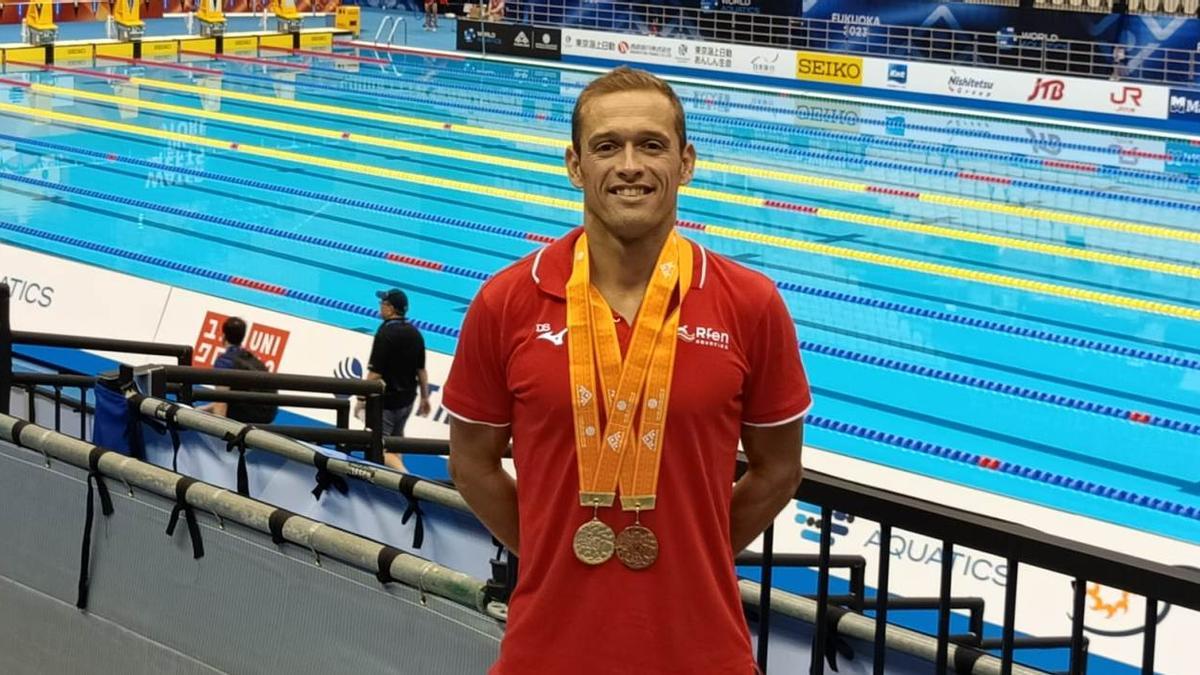 Pedro Serrano, con las medallas ganadas en el Mundial máster.