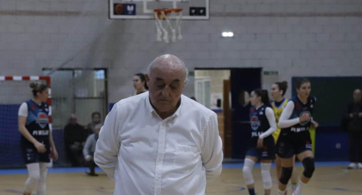 Eduardo Burgos, técnico del Milar, diurante un partido.