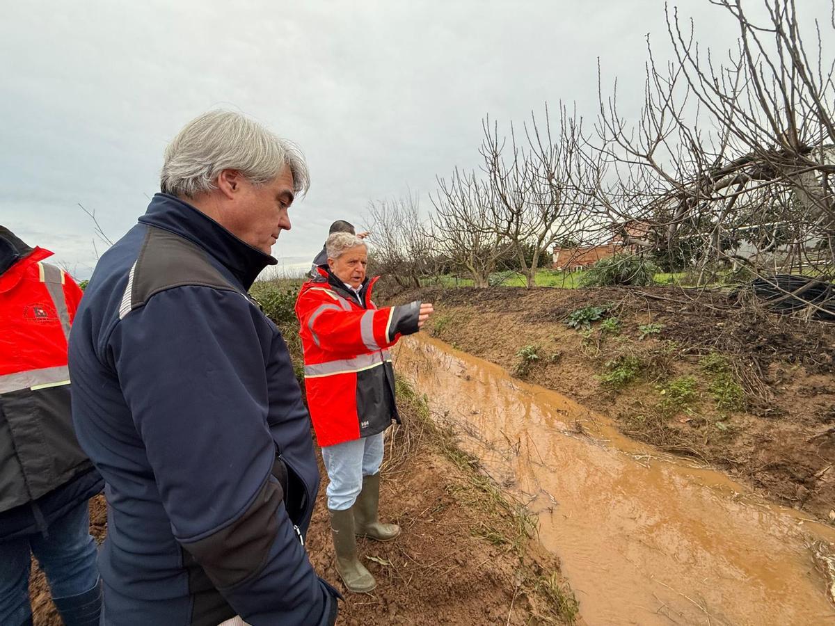 La Diputación de Córdoba actúa de urgencia en una canalización de Almodóvar para prevenir inundaciones.