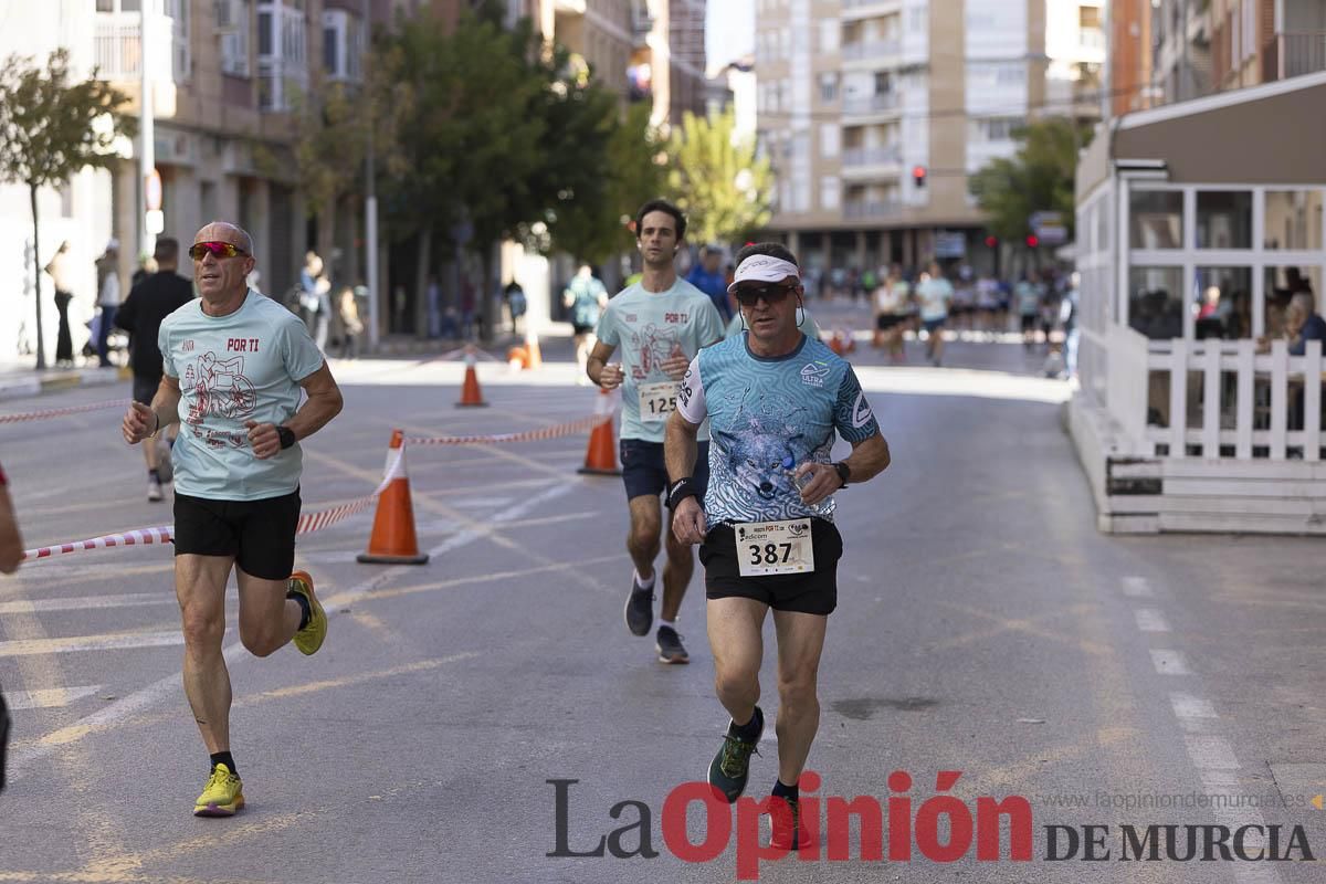 Carrera '10K Assota por ti' en Caravaca (salida y giro primera vuelta)