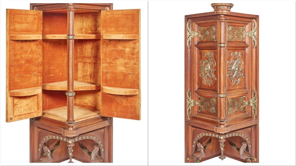 Mueble rinconero auxiliar en madera diseñado por Antoní Gaudí en el 1880