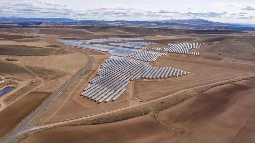 La promotora OPDenergy planea invertir más de 100 millones para instalar baterías en diez plantas solares en Aragón