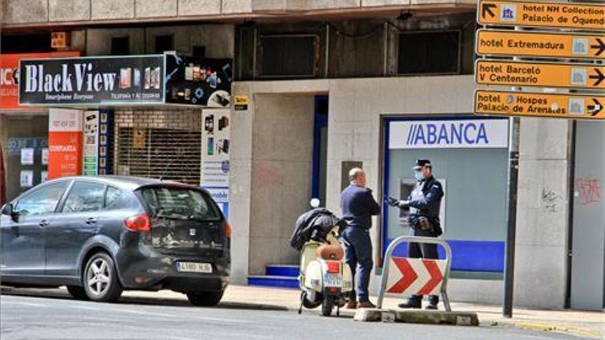 &quot;Nadie en Cáceres se va a librar de una multa si no lleva el DNI encima&quot;