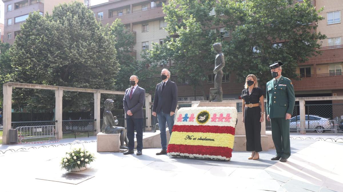 Acto de homenaje a las víctimas de la casa cuartel de la avenida Cataluña