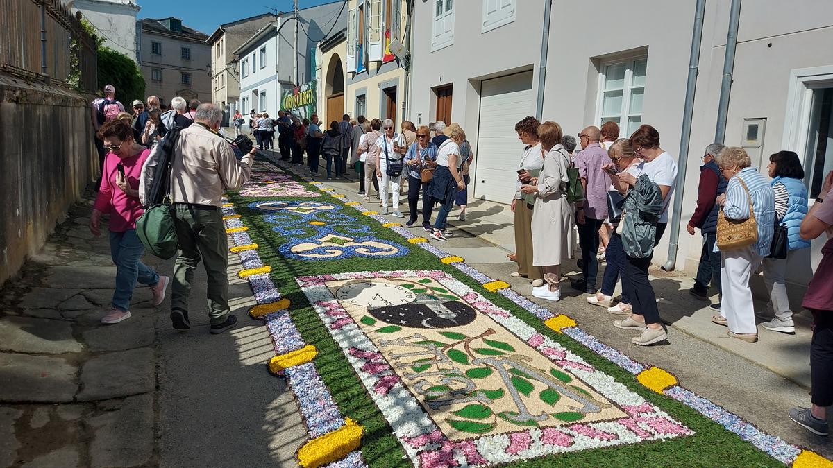 En imágenes: Las espectaculares alfombras florales que lució Castropol para celebrar el Corpus Christi