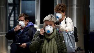 zentauroepp52853273 madrid  19 03 2020  coronavirus  miembros de la ume limpian 200319175248