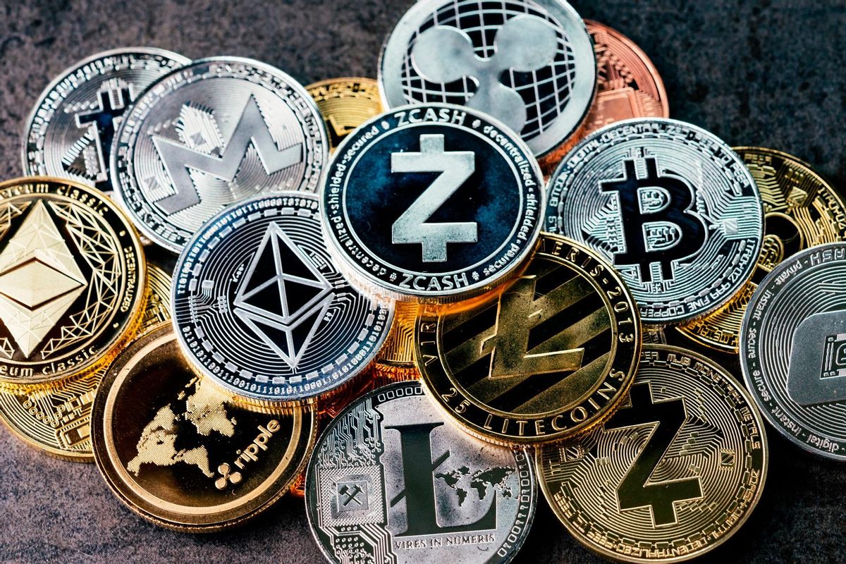 Al etafado lo engañan con inversiones en una empresa de criptomonedas.