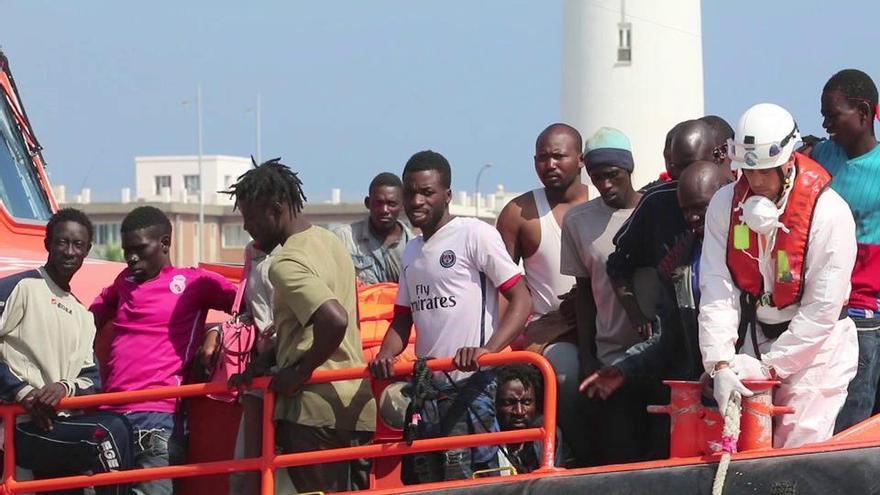 Llegan al Puerto de Málaga 52 inmigrantes rescatados por Salvamento Marítimo