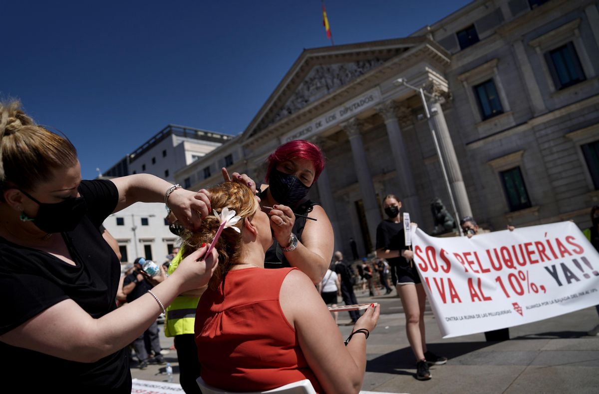 Protesta del sector de peluquería y estética en el Congreso de los Diputados.