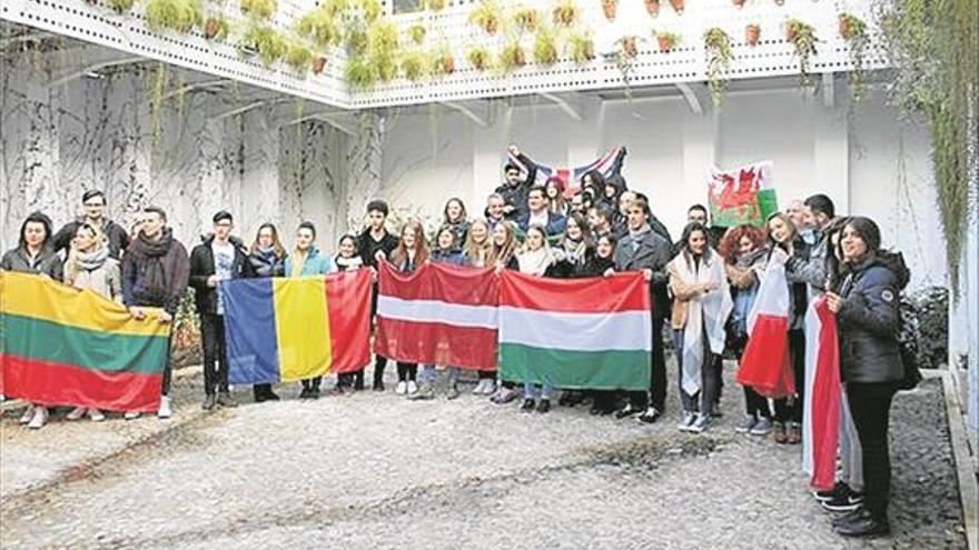 Jóvenes de diez países participan en un curso