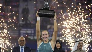 Russias Mirra Andreeva holds the winners trophy after the Dubai Duty Free Tennis Championship final match in Dubai, United Arab Emirates, on Saturday, Feb. 22, 2025. (AP Photo/Altaf Qadri)