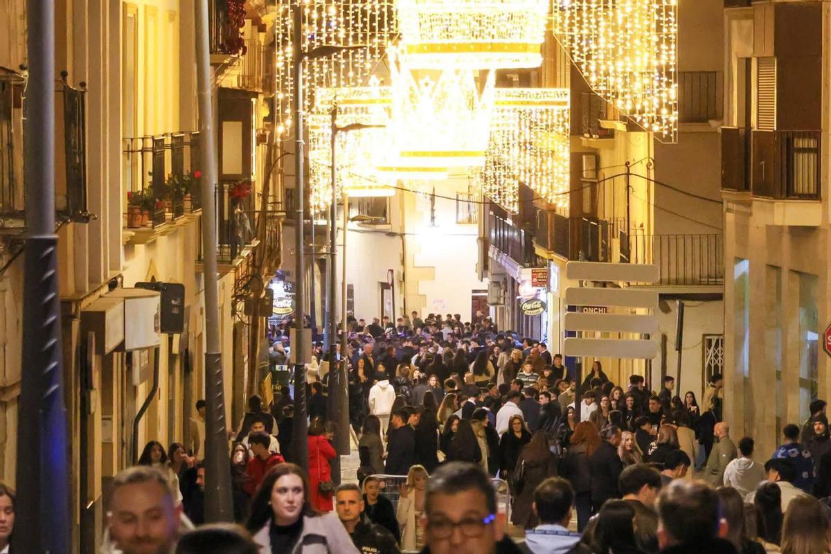 Calle Álamo durante la pasada Navidad.