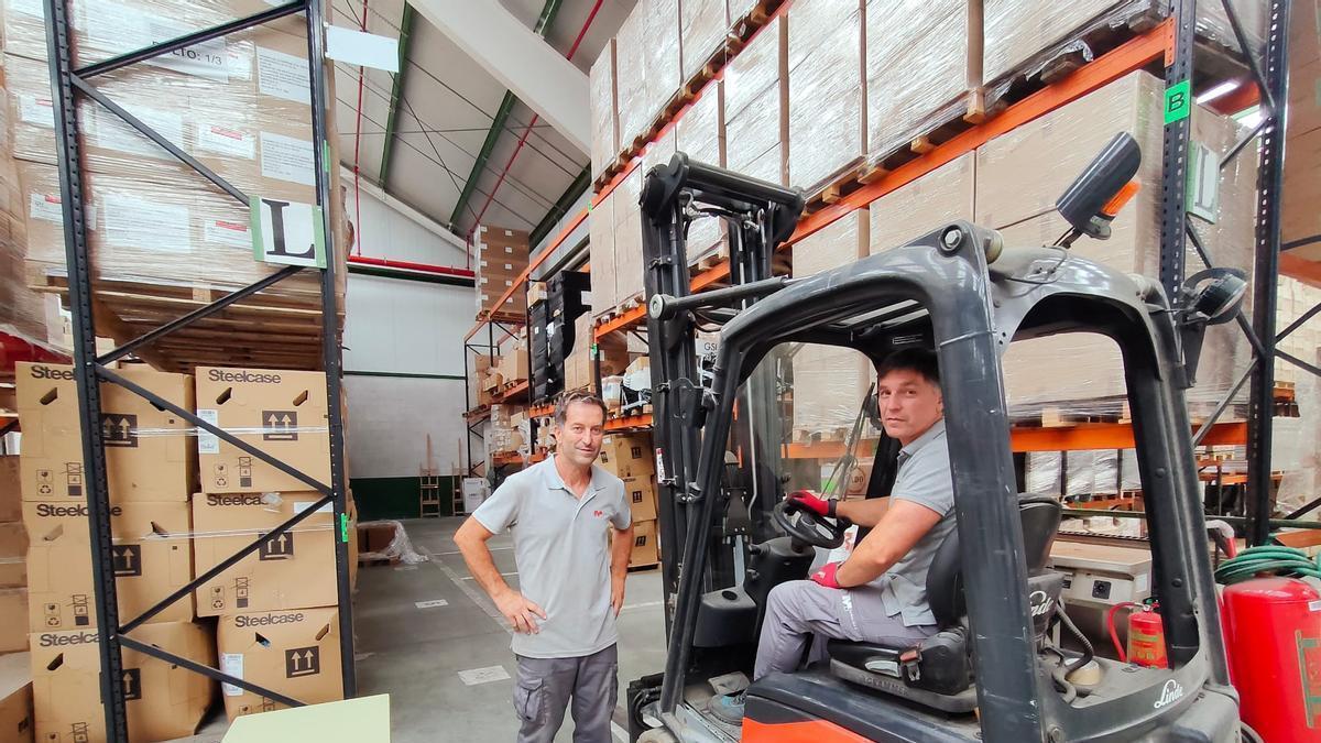 así es el ‘Amazon’ de la Xunta que suministra material a todos los colegios de Galicia