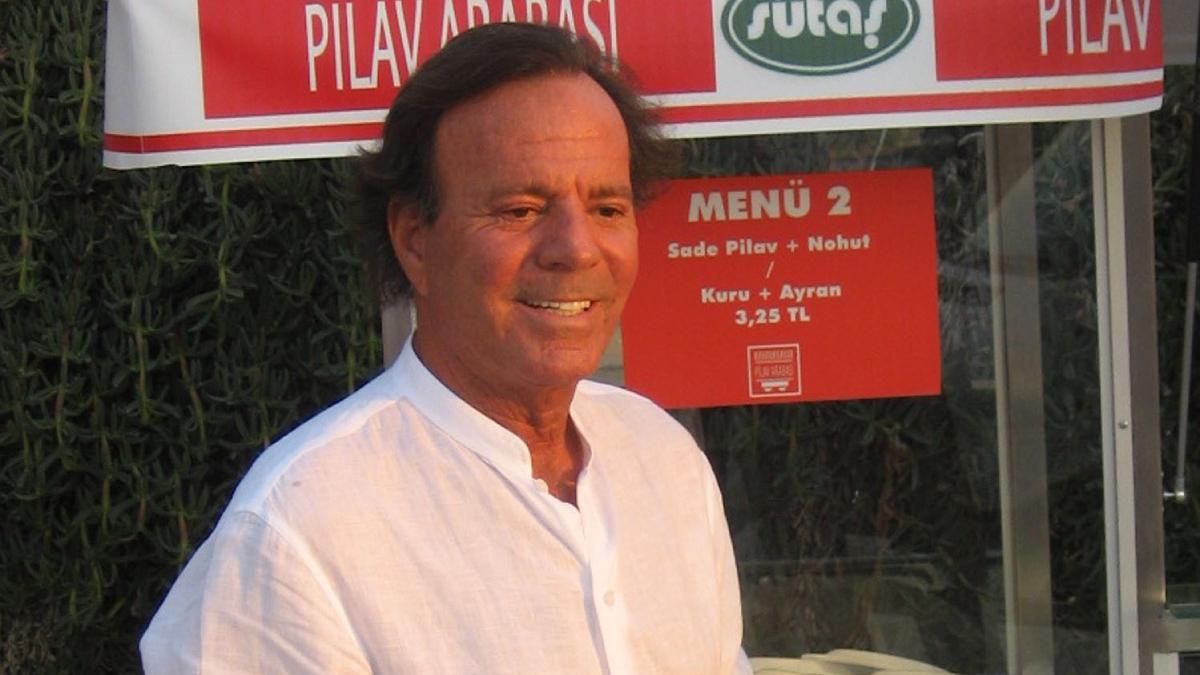 Julio Iglesias, hoy en directo: última hora del comunicado del cantante, su abogado José Antonio Choclán y reacciones