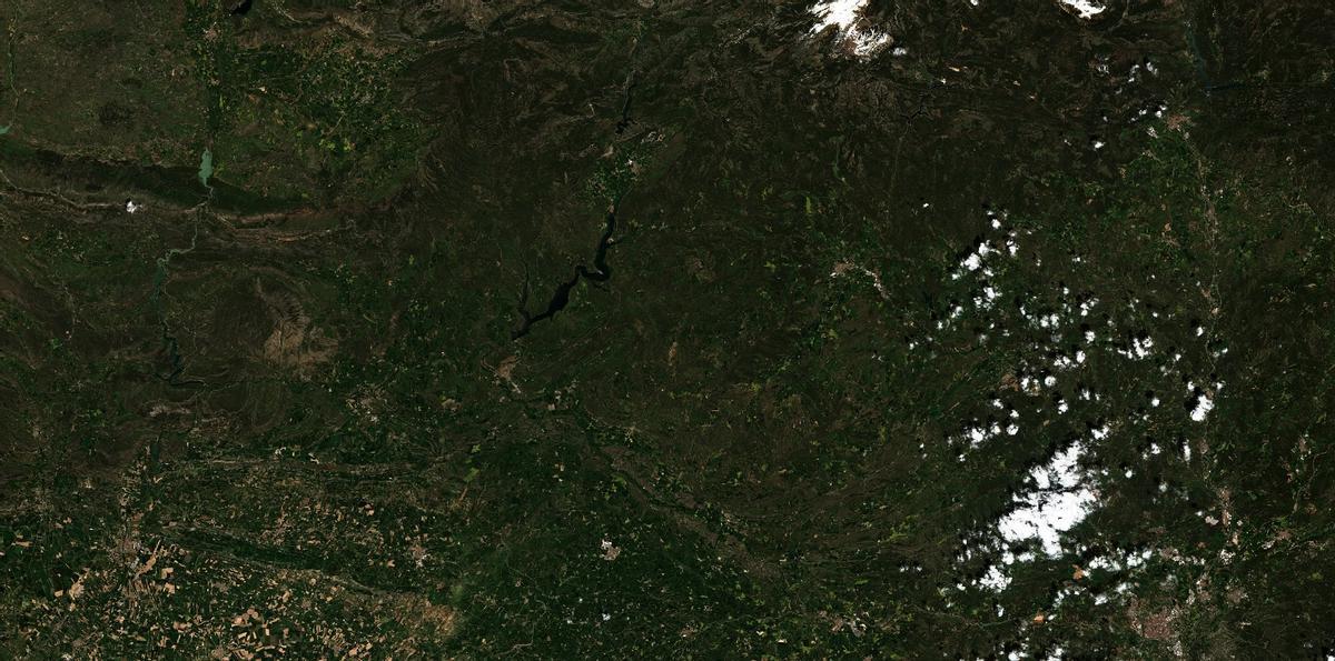 El Prepirineo y la Catalunya central, con el pantano de Rialb en el centro, el de Sant Ponç más al este, y Manresa al sureste, en una imagen del 24 de abril del 2025.